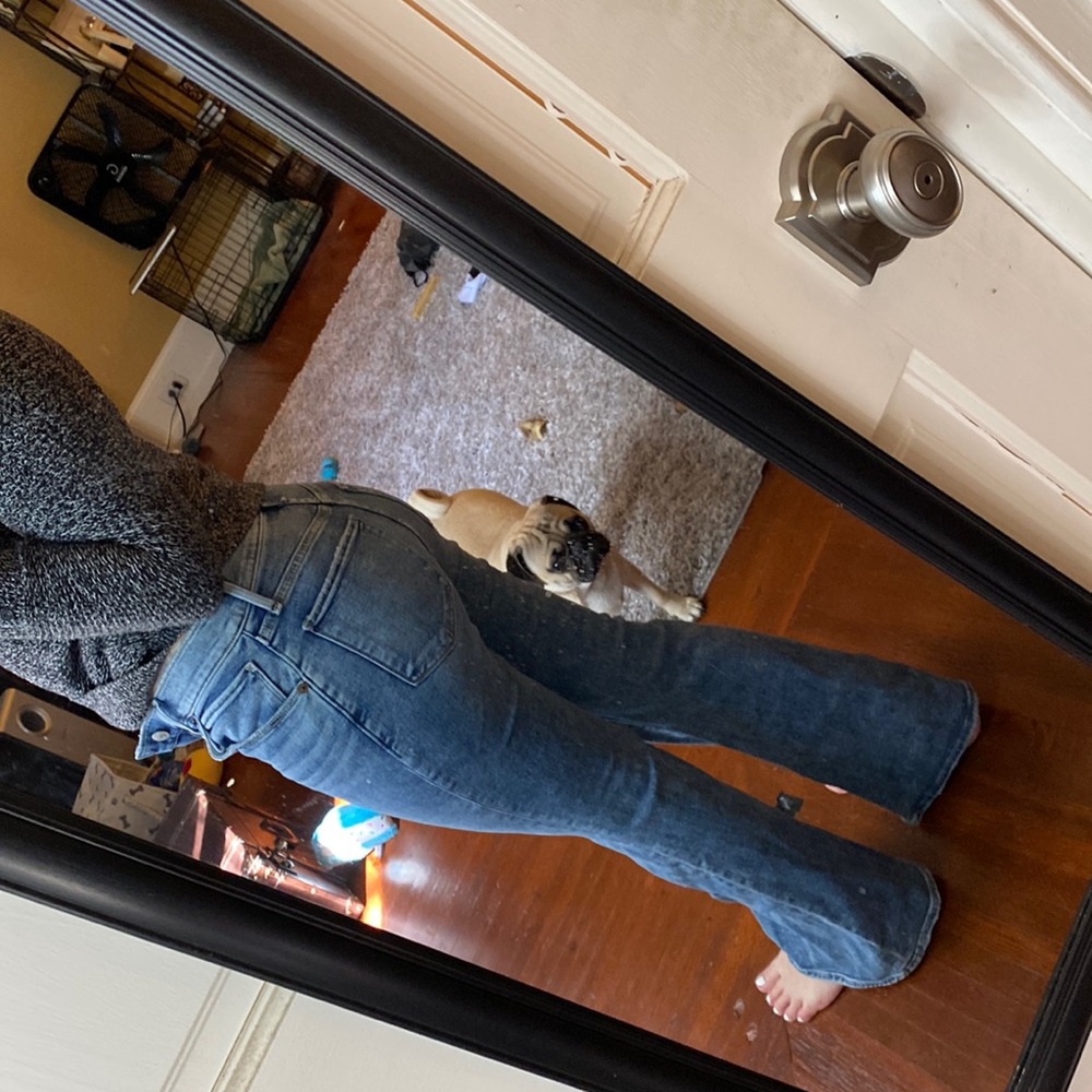 AE size 27/4 short. Never worn, brand new. Can’t button them lol